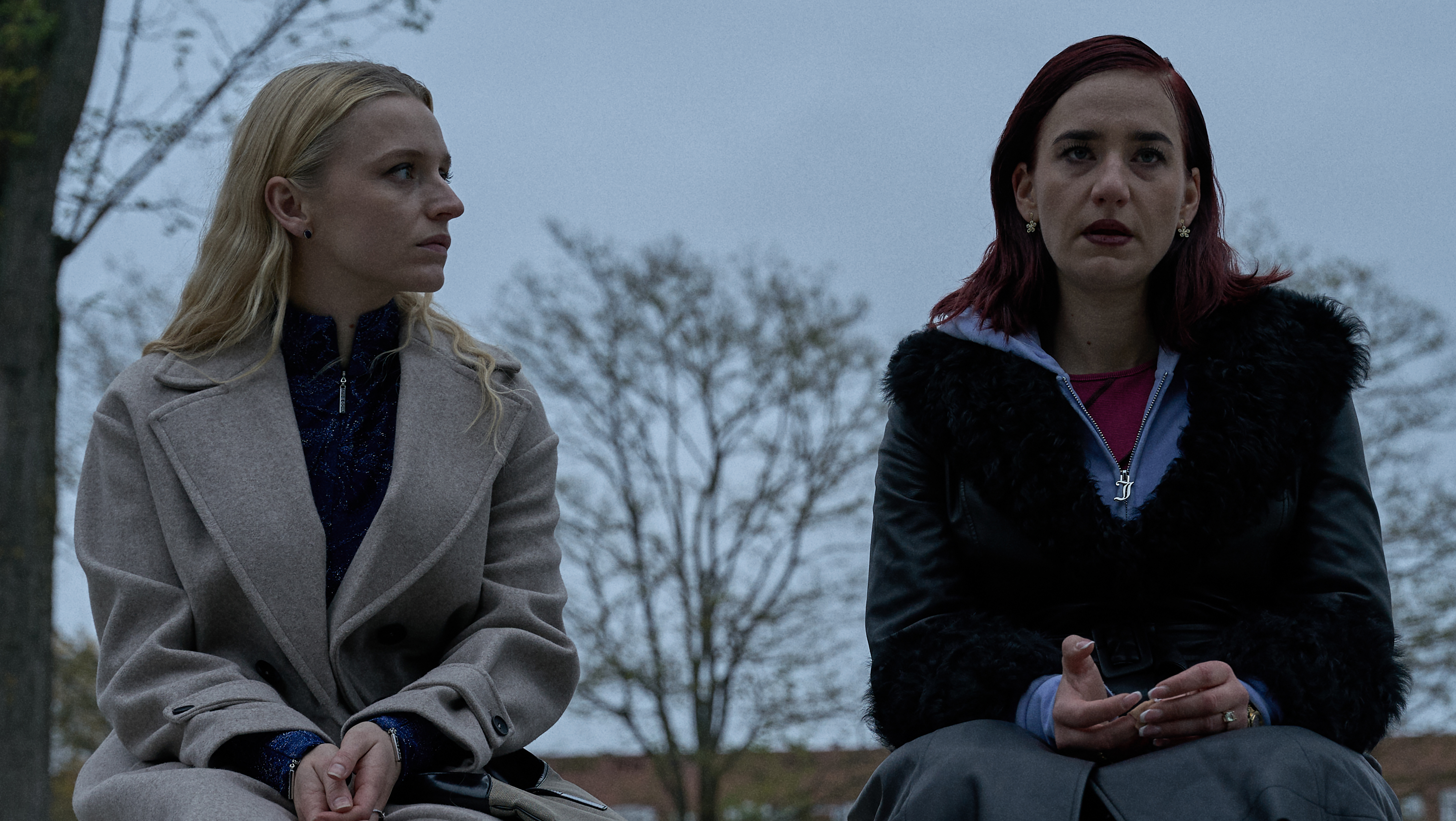 Clara Dessau as Sara/Tea and Maria Cordsen as Ashley in the The Asset (Legenden)